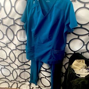 Jaanuu scrubs 1x like new top and bottom